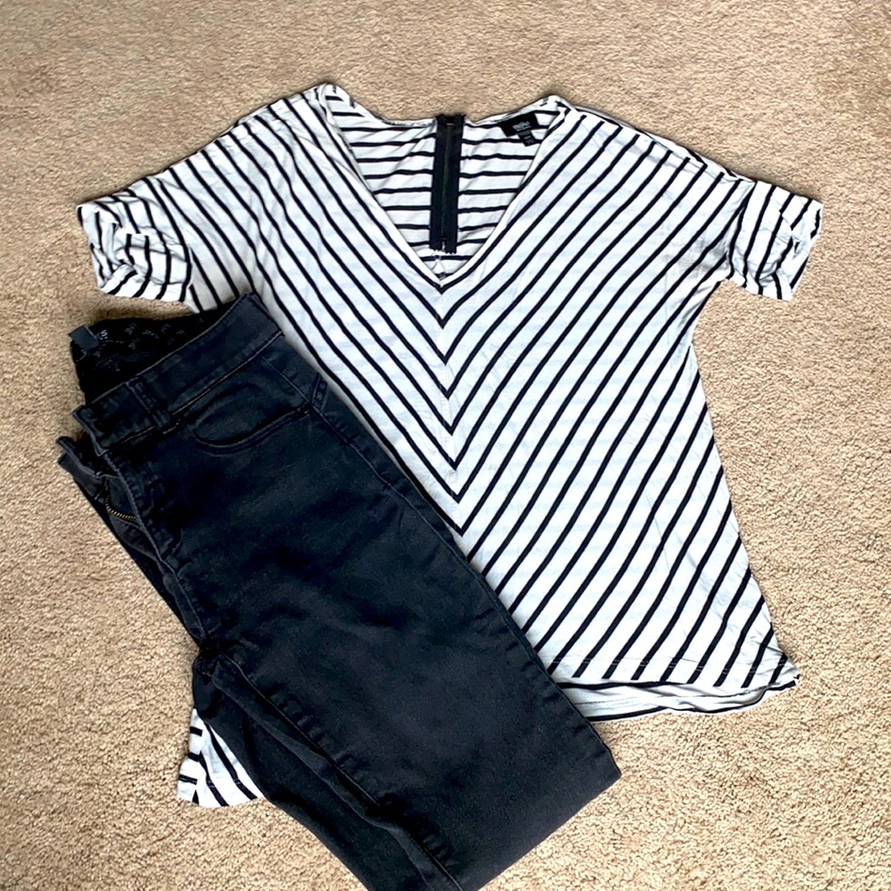 Jones New York black jeans with stripped top